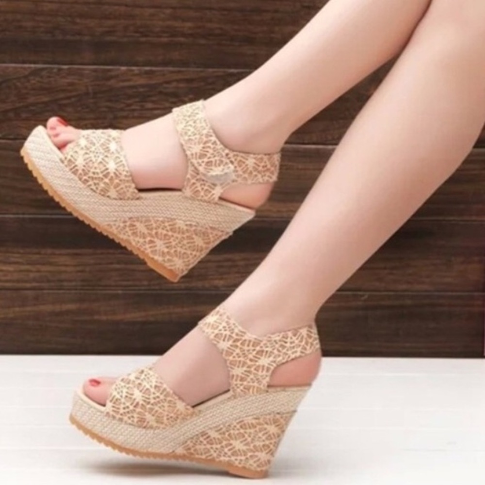 open-toed beachy wedges